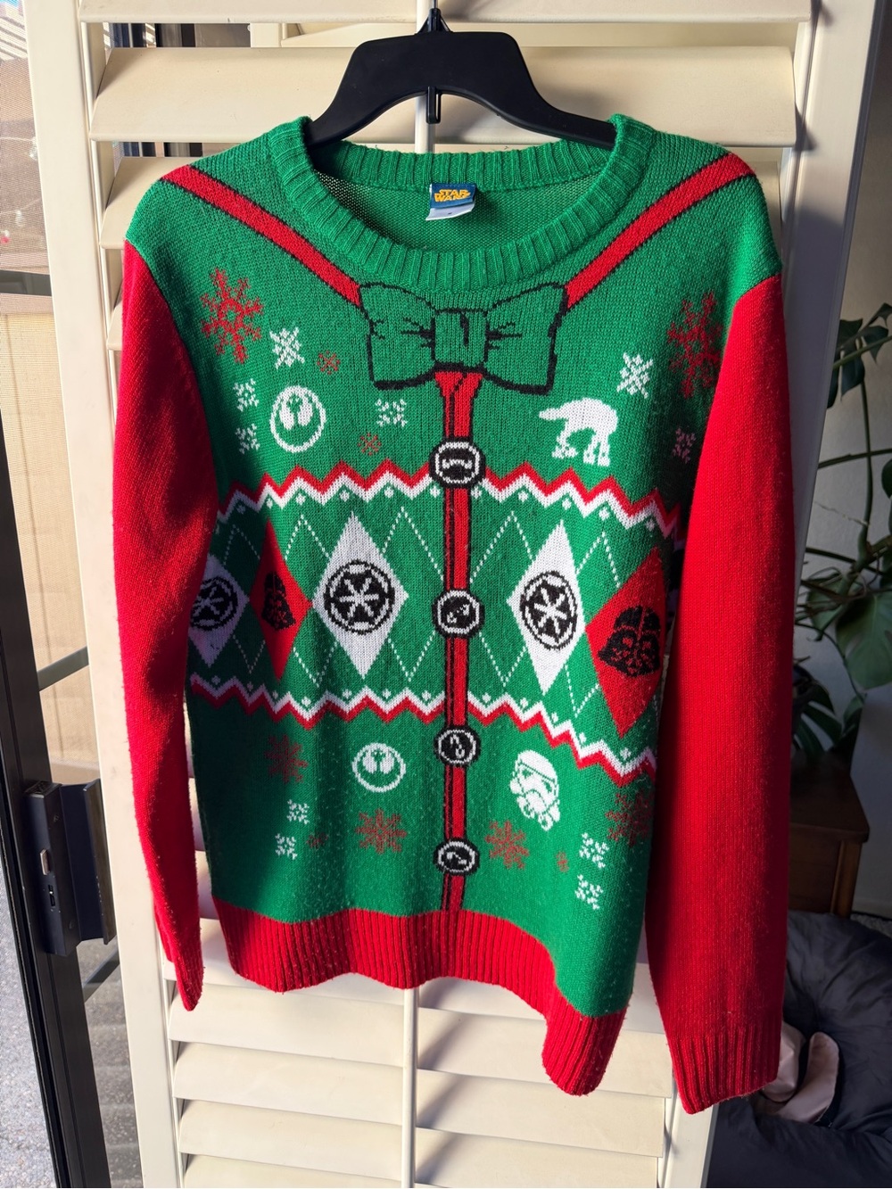 Star Wars Green & Red Men's Crewneck Sweater